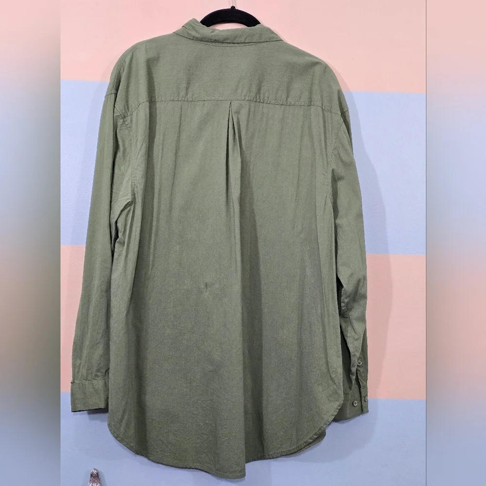 Ava & Viv Plus Size Sage Green Button Down Top - Picture 6 of 8